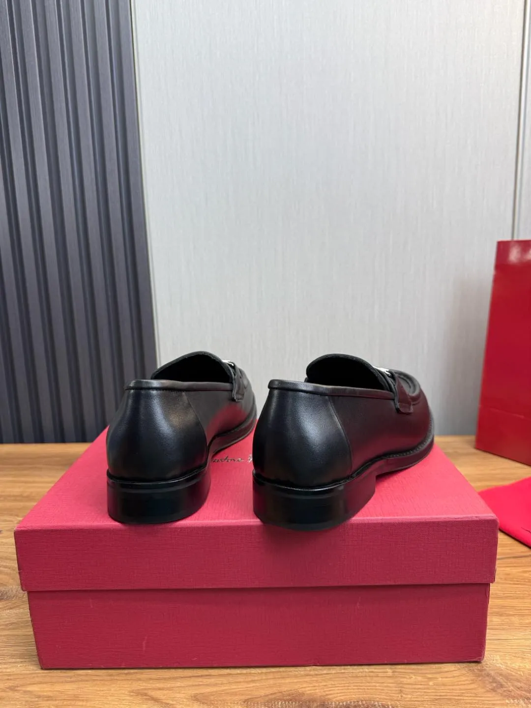 Men's shoes 💰880💰 Ferragamo. [Ferragamo] men's thick-soled loafers, the latest hot style, 1:1 original purchase quality, top quality, imported open-edge beaded cowhide leather on the upper, hand-made three-dimensional stitching highlights the round toe design, the inner foot pads are all imported cowhide, with original lightweight foam outsole, matching code 39-44, (38, 45 custom-made, non-refundable)